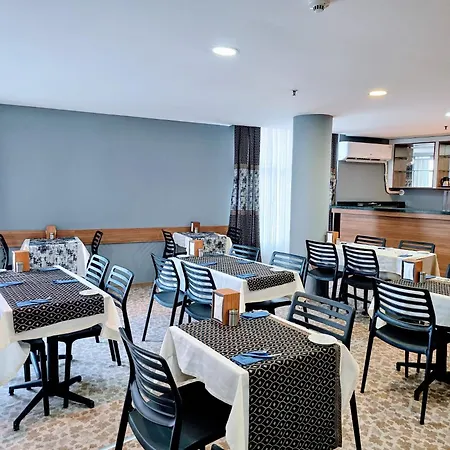 Uyu Hotel 3*