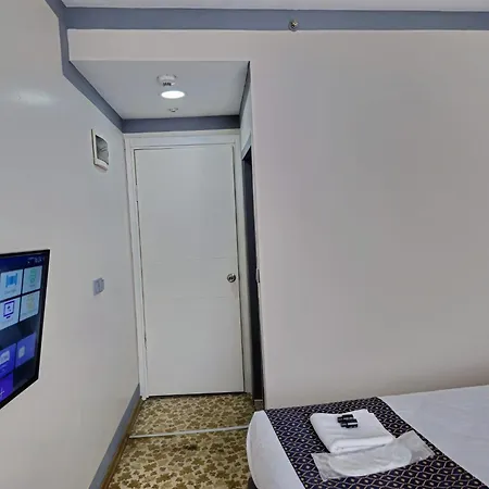 Uyu Hotel