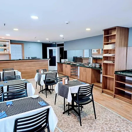 Uyu Hotel 3*