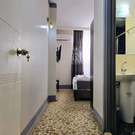 Uyu Hotel