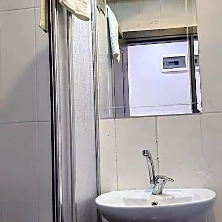 Uyu Hotel