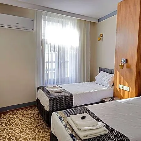 Uyu Hotel 3*